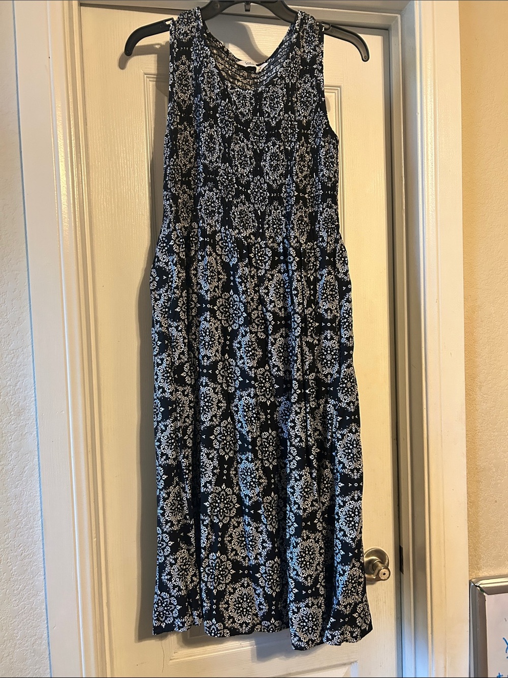 croft & barrow Black and White Sleeveless Midi Dress sz M